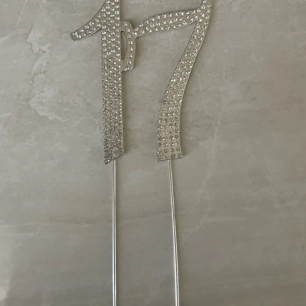 Cake topper